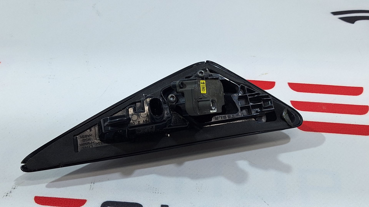 Камера бокового вида к Tesla Model S 2021