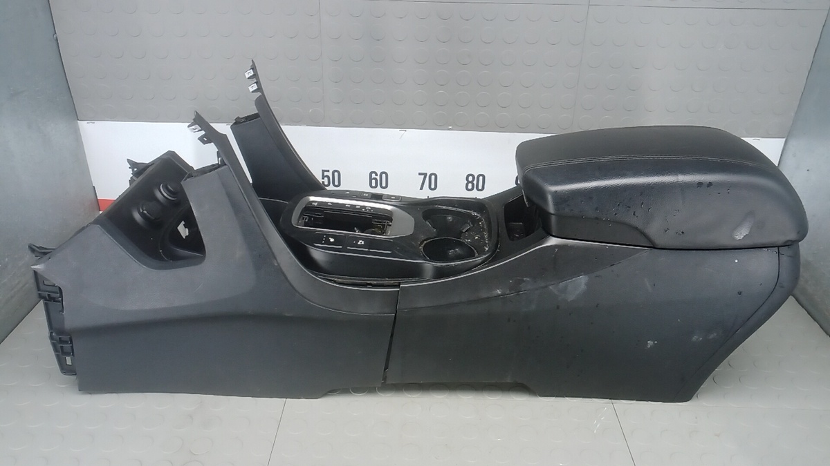 Подлокотник к Hyundai Santa Fe 2012