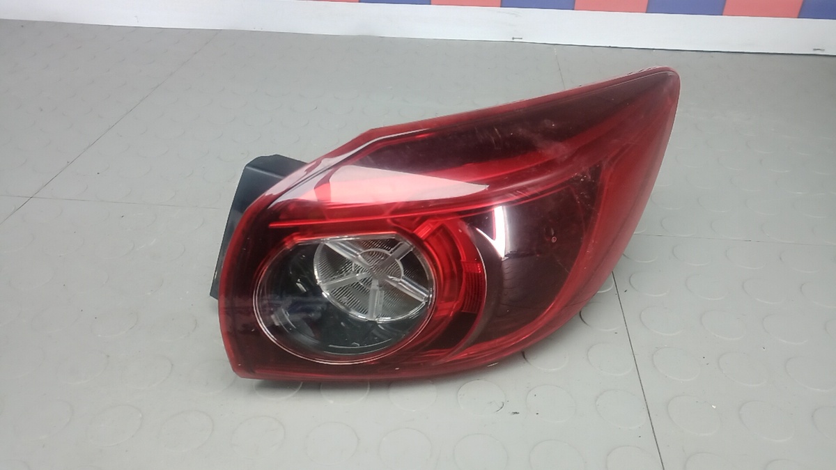 Фонарь задний правый к Mazda 3 2015