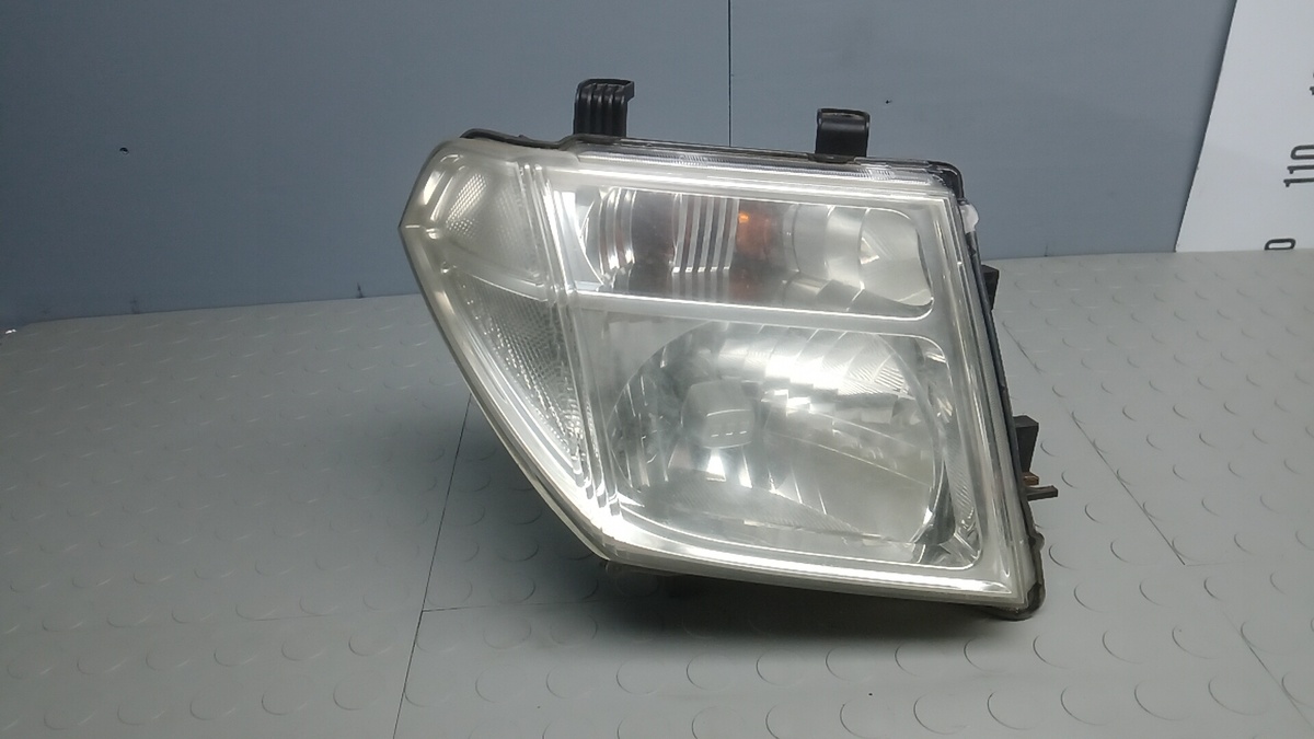 Фара правая к Nissan Pathfinder 2005
