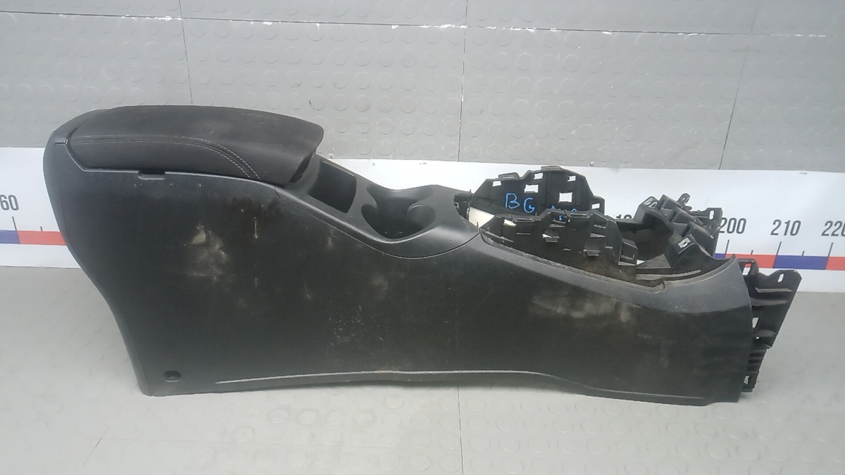 Подлокотник к Nissan Qashqai 2016