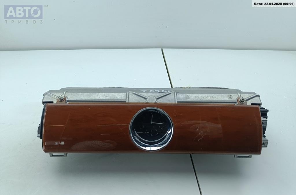 Часы к Volkswagen Phaeton 2003