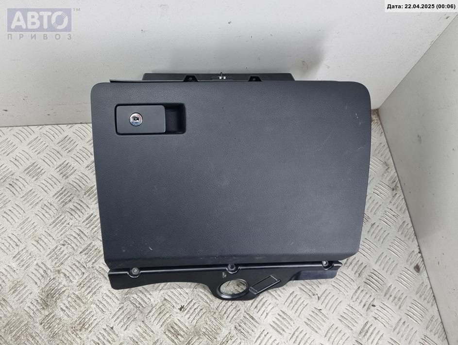 Бардачок к Volkswagen Passat 2006