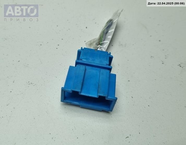 Разъем AUX / USB к Volkswagen Phaeton 2003