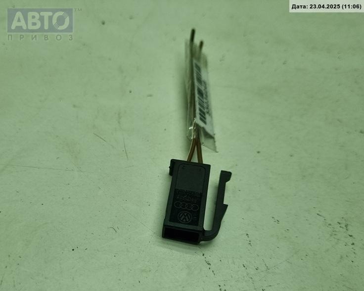 Разъем AUX / USB к Volkswagen Passat 1994