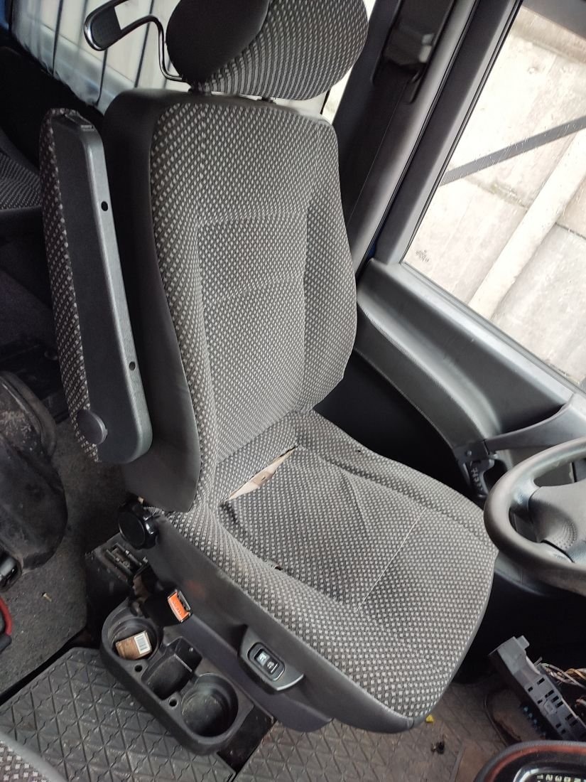 Сиденье переднее левое к Mercedes-Benz Vito 1999