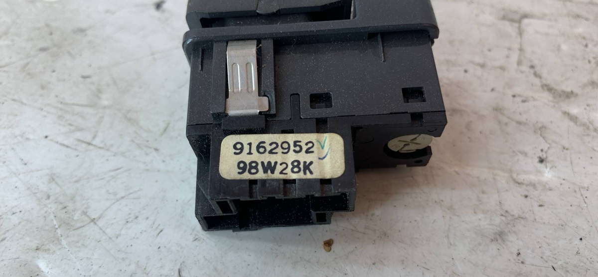Кнопка подогрева зеркал к Volvo C70 1999