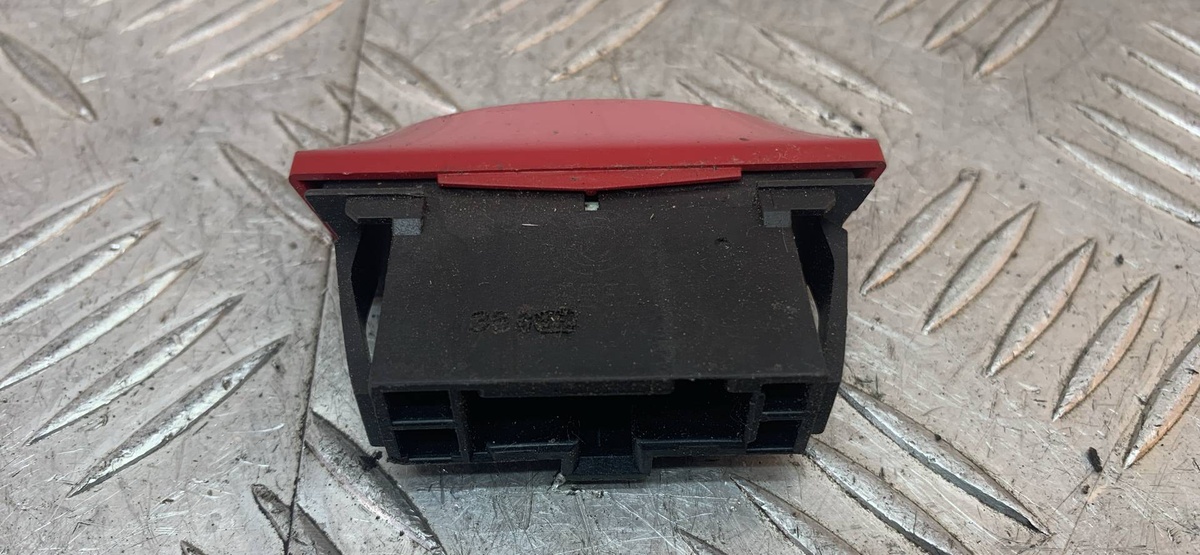 Кнопка аварийной сигнализации к Fiat Stilo 2002
