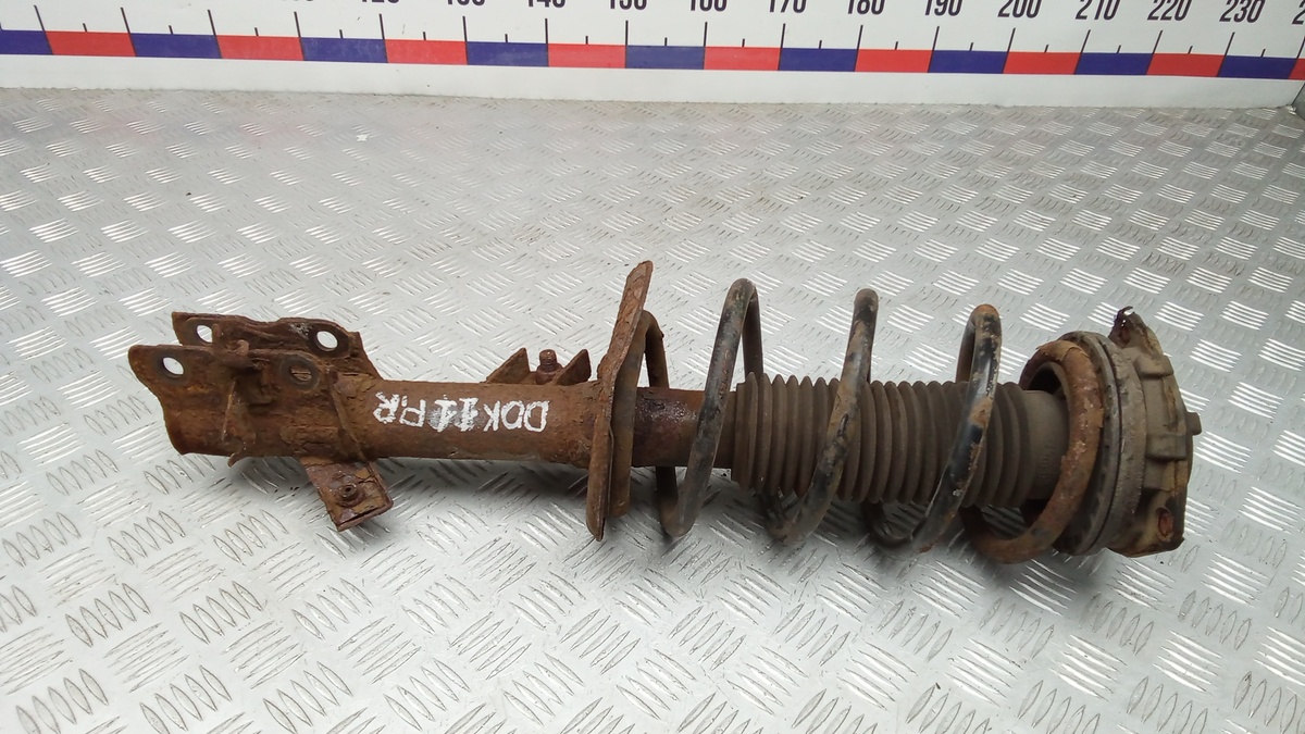 Стойка передняя правая к Nissan Qashqai 2007