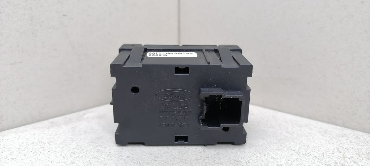 Кнопка  к Ford Mondeo 2003