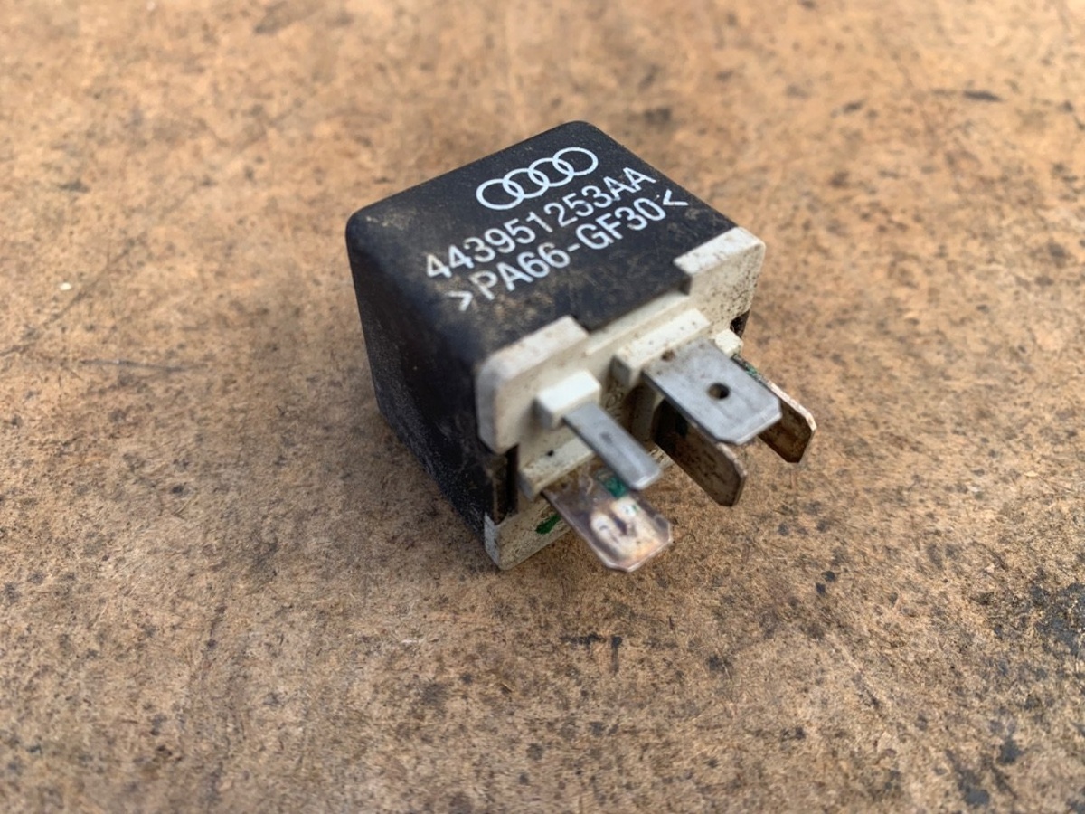 Реле (прочие) к Audi A4 2000