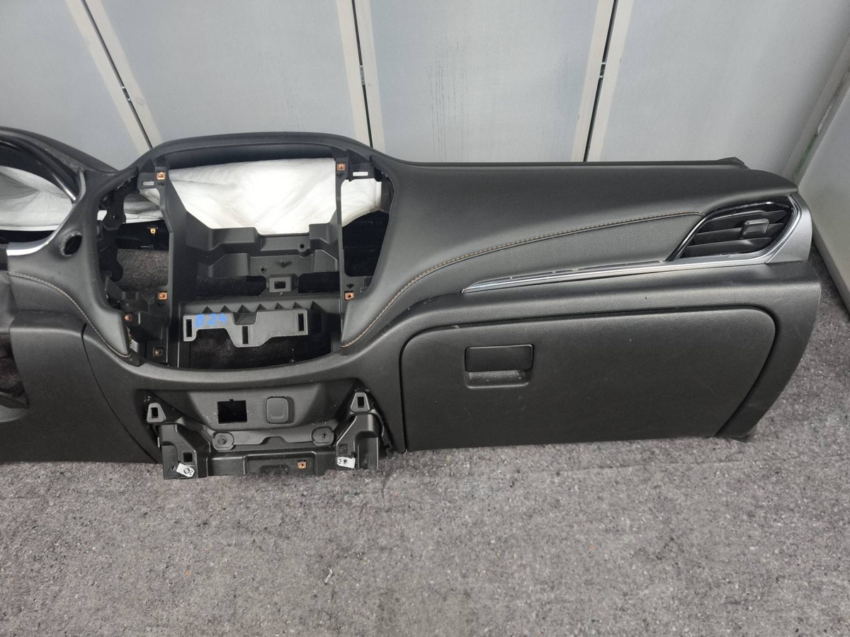 Панель передняя салона (торпедо) к Chevrolet Traverse 2022