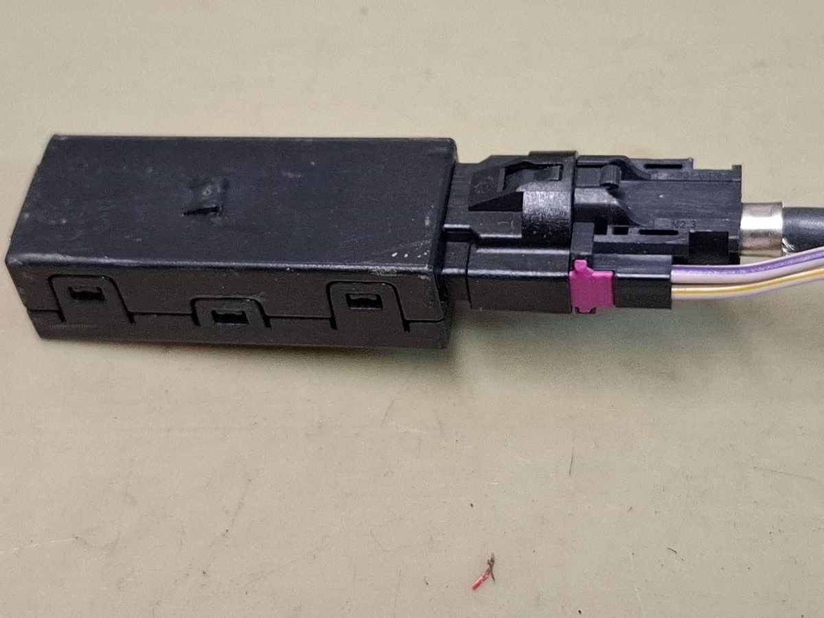 Разъем AUX / USB к Volkswagen Jetta 2019