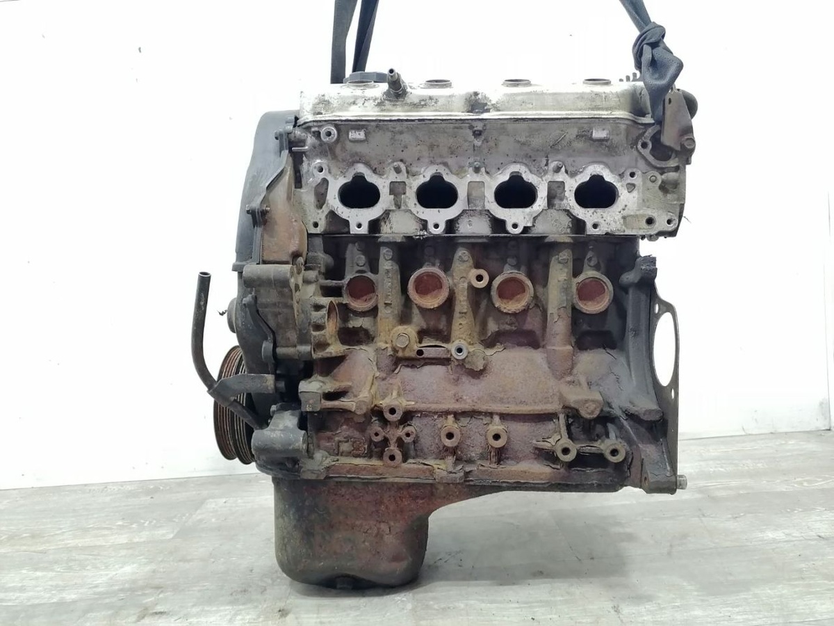 Двигатель к Mitsubishi Carisma 1996
