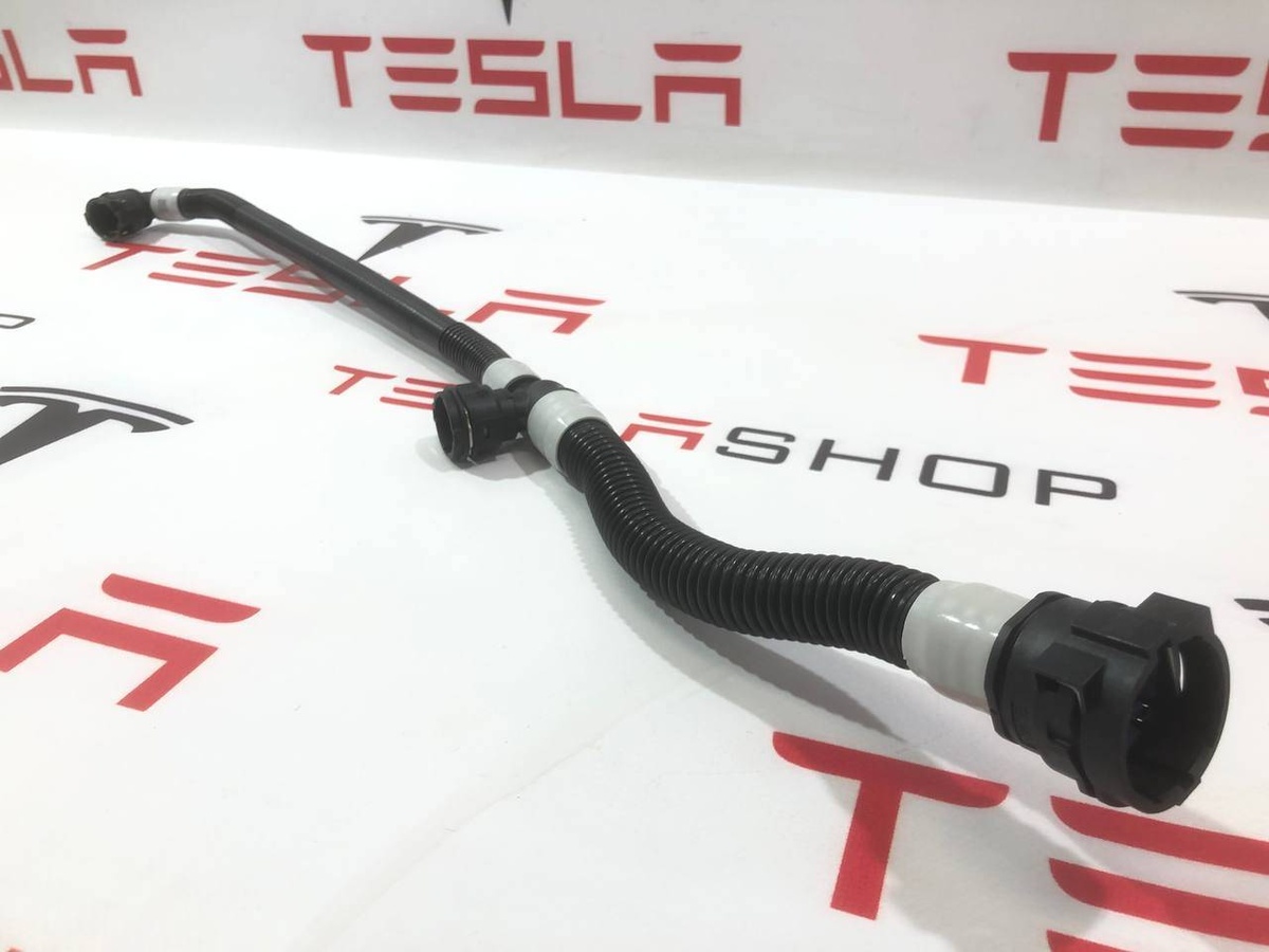 Патрубок радиатора к Tesla Model 3 2019