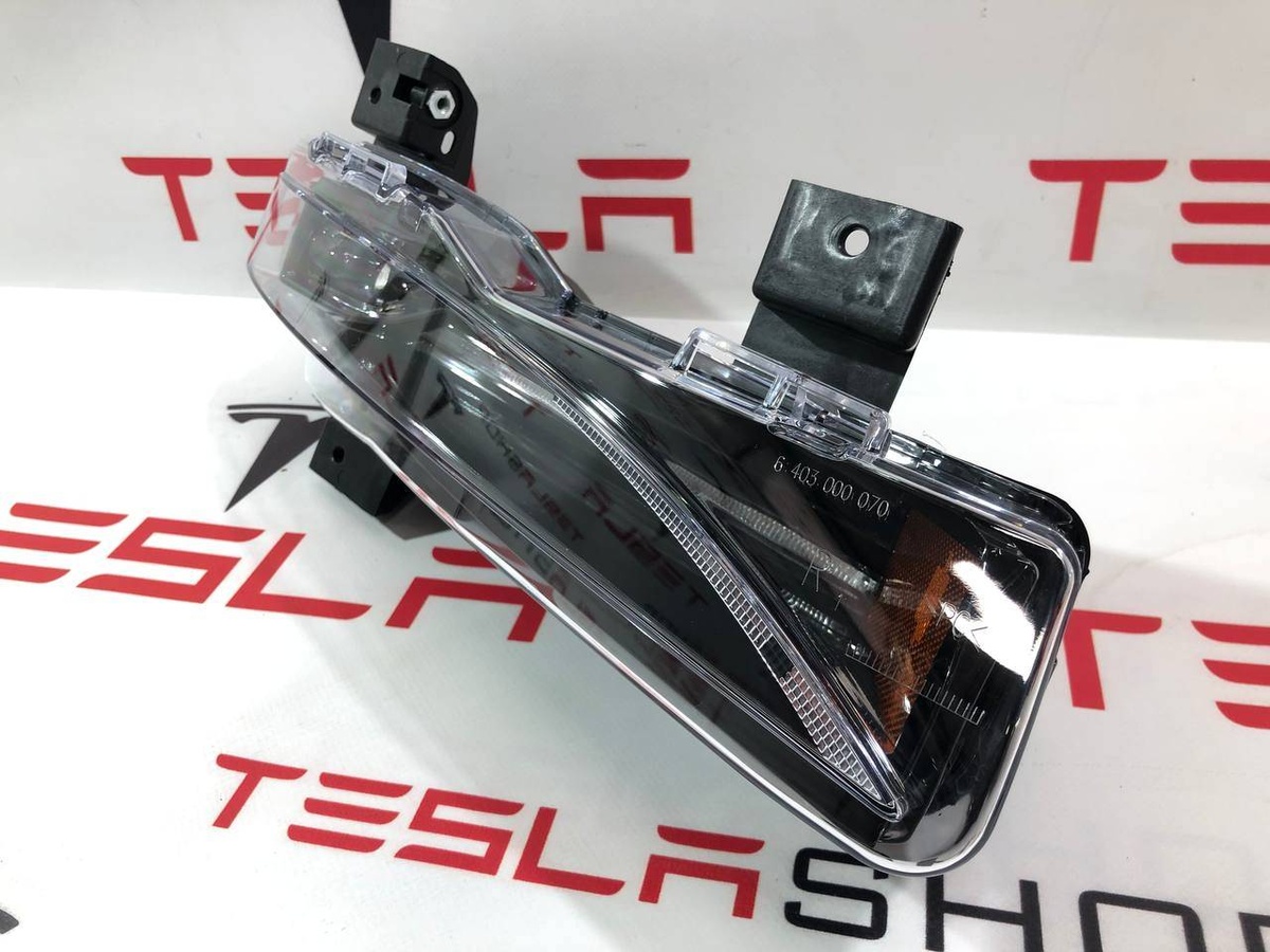 Фара противотуманная правая к Tesla Model X 2022