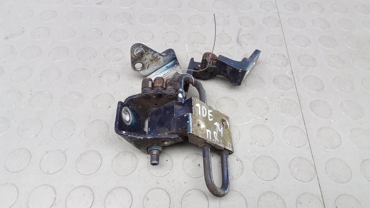 Петли к Volkswagen Passat 2000