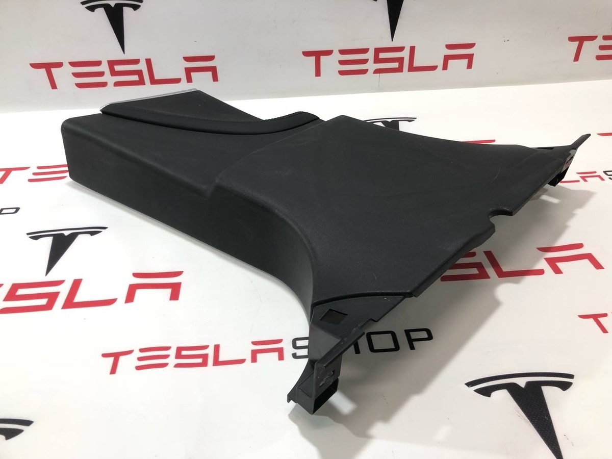 Обшивка стойки к Tesla Model S 2016
