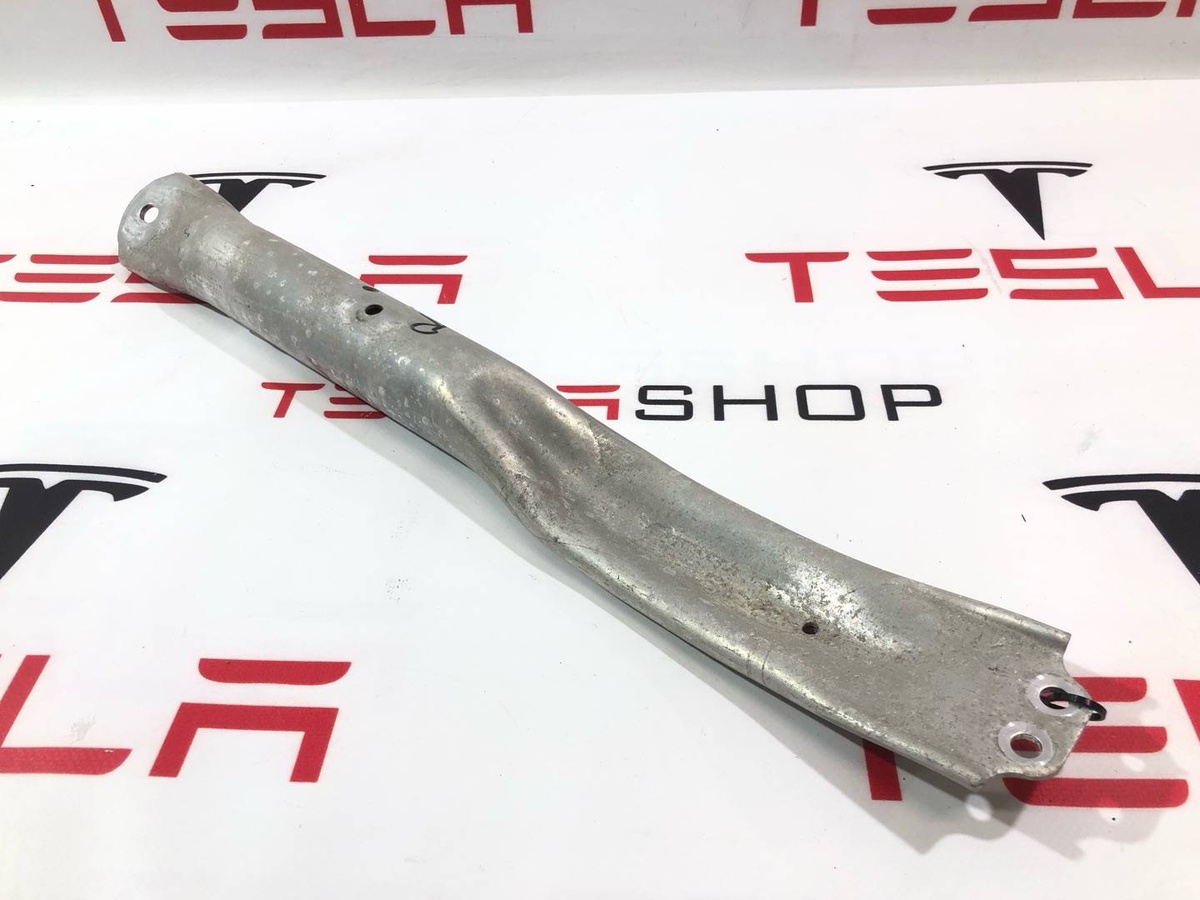 Распорка стоек к Tesla Model S 2016