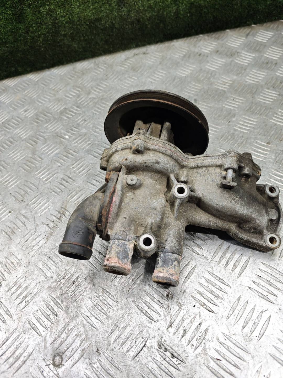 Помпа к Audi 80 1984