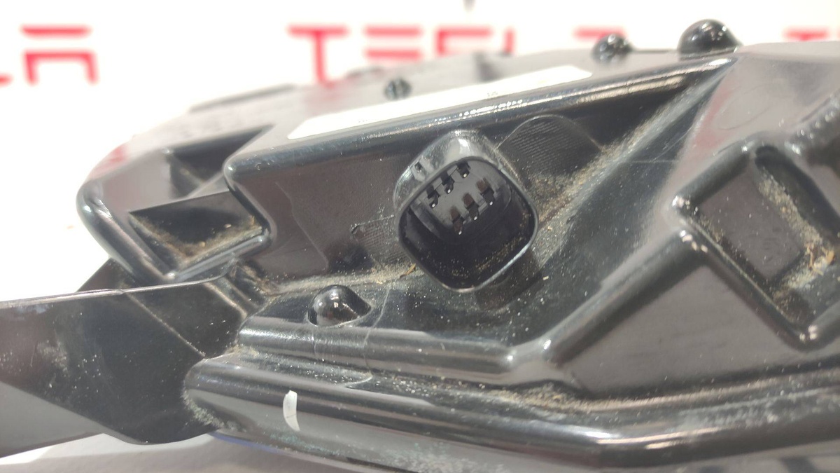 Фара противотуманная левая к Tesla Model S 2016