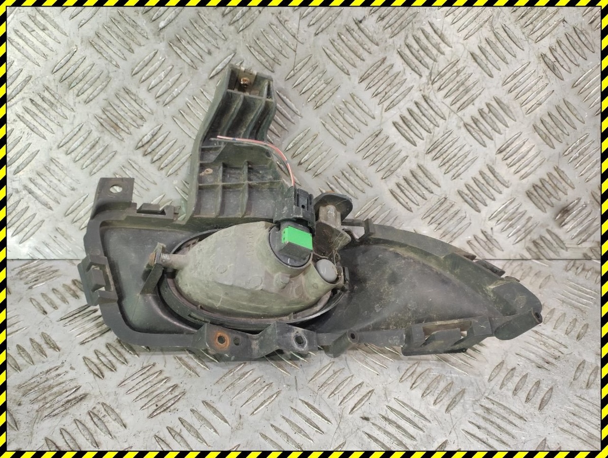 Фара противотуманная левая к Mazda 3 2003