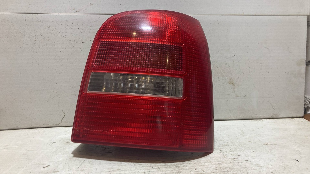 Фонарь задний правый к Audi A4 1998