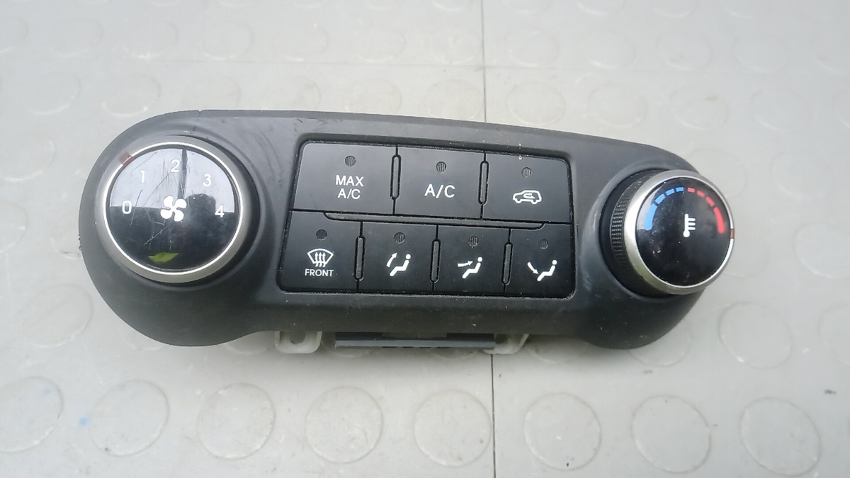 Блок управления печки (переключатель отопителя) к Hyundai ix35 2012