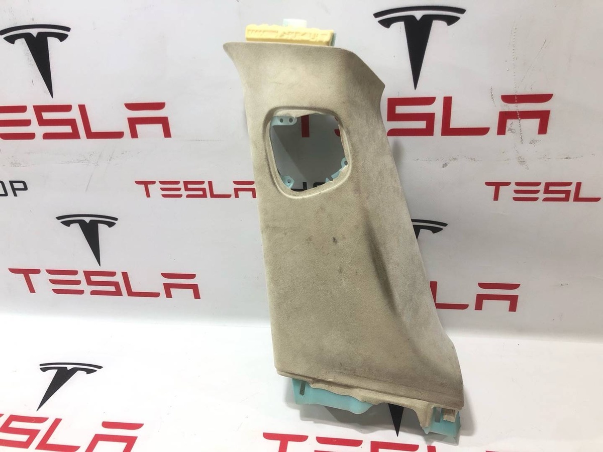 Обшивка стойки к Tesla Model S 2016