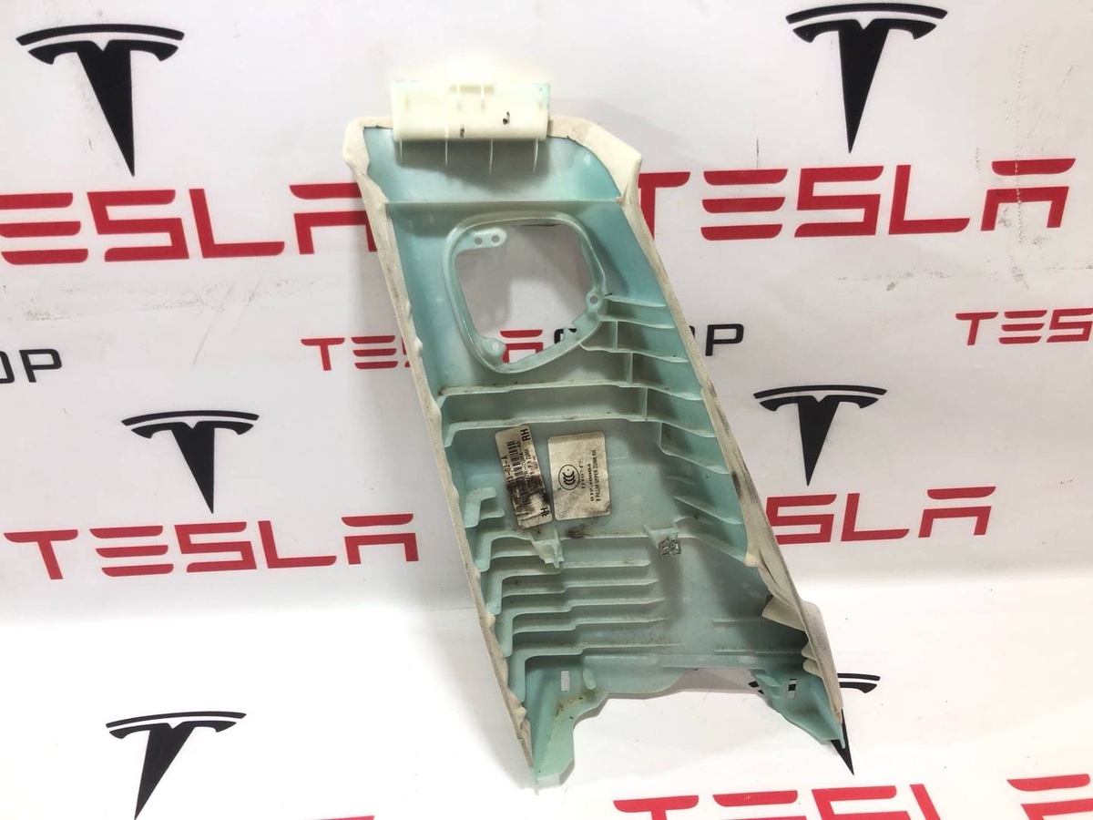 Обшивка стойки к Tesla Model S 2016