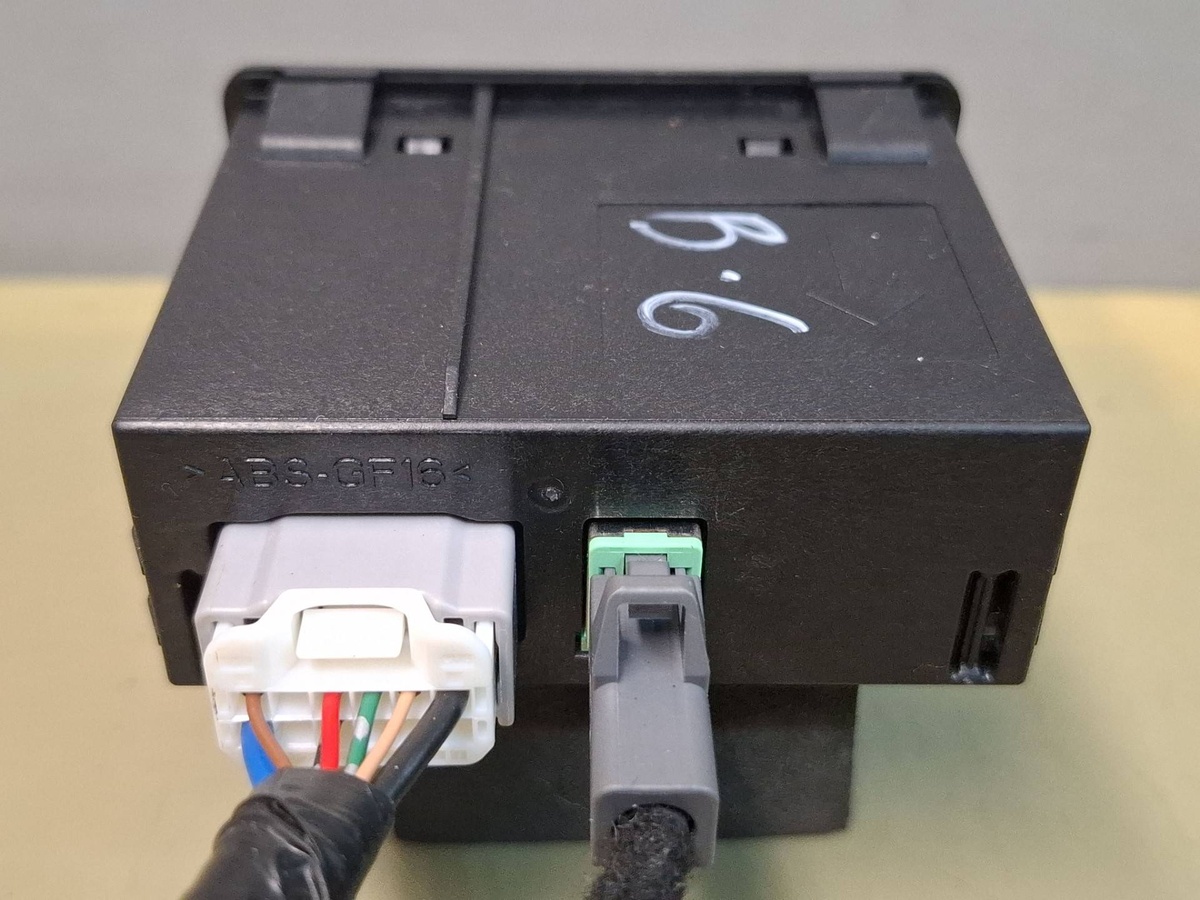 Разъем AUX / USB к Mazda CX-5 2018
