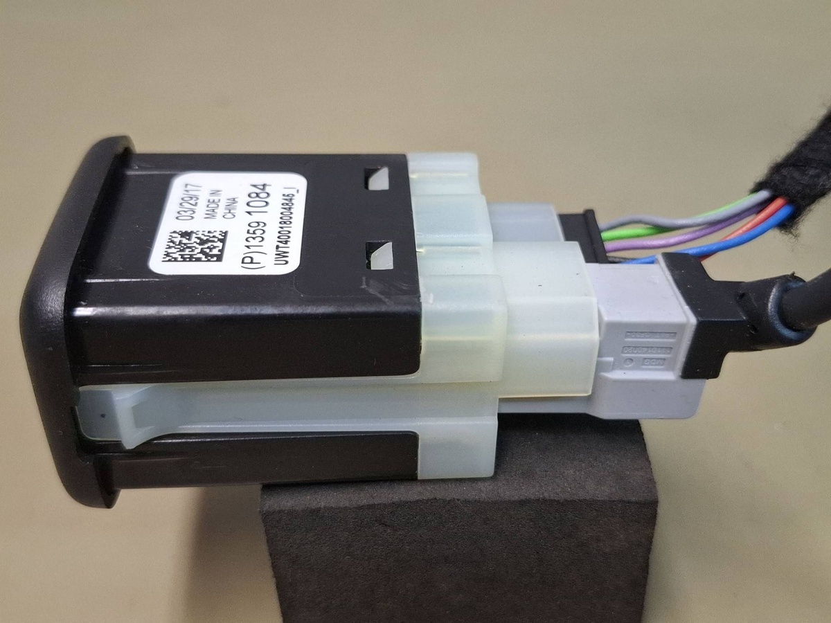 Разъем AUX / USB к Chevrolet Equinox 2018