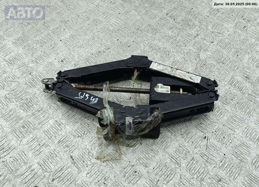 Домкрат к Peugeot 607 2000