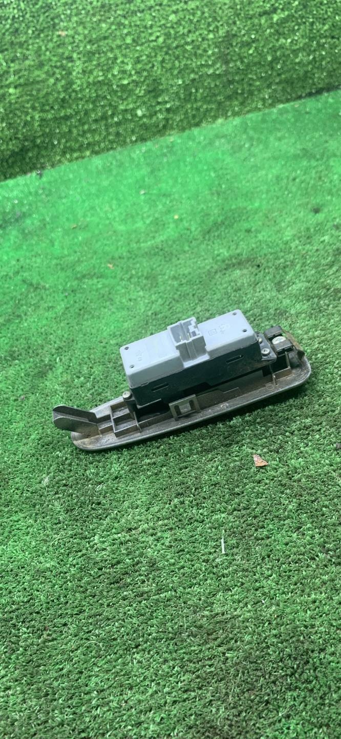 Кнопка стеклоподъемника заднего правого к Great Wall Hover 2008