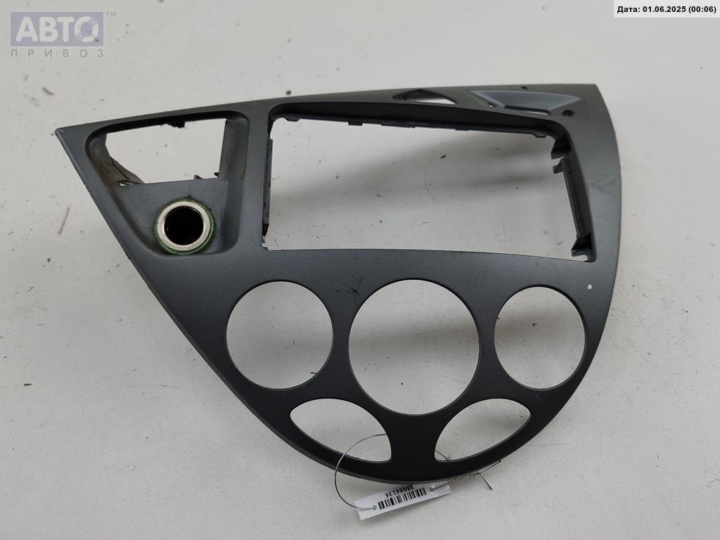 Рамка под магнитолу к Ford Focus 2001