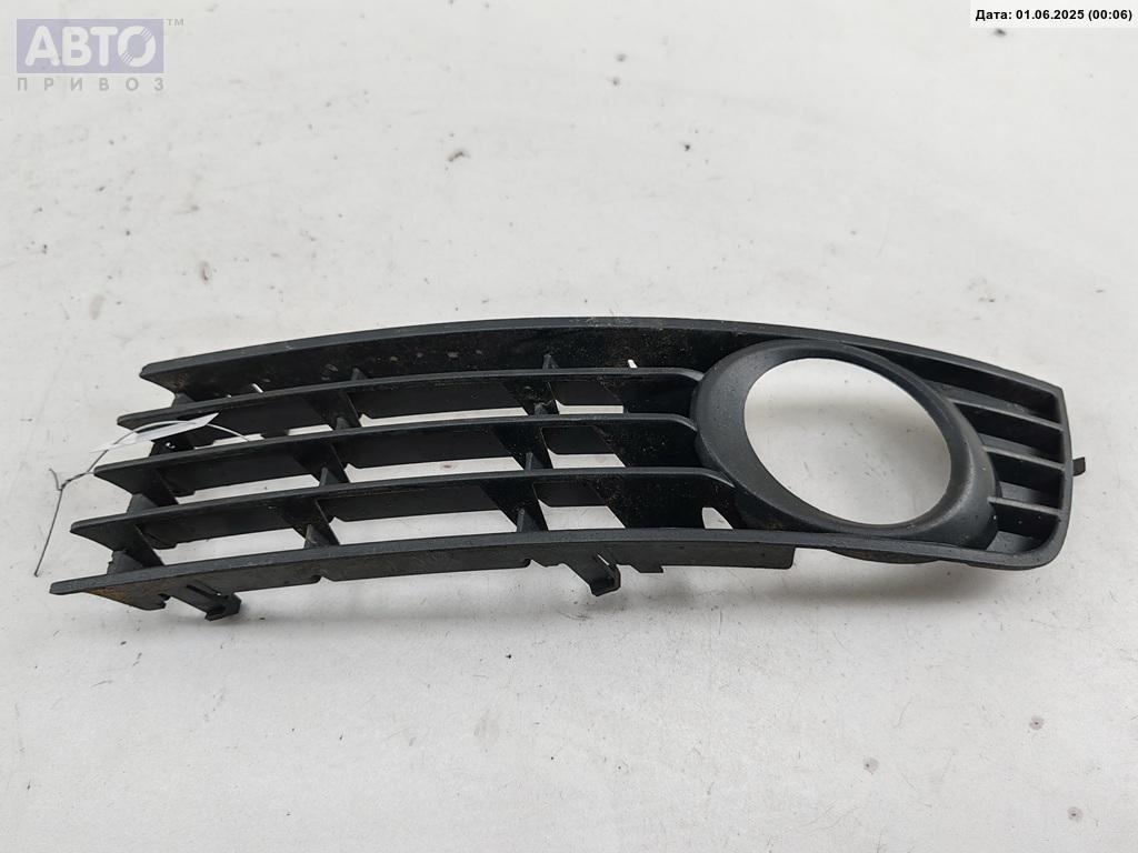 Рамка фары к Audi A4 2002