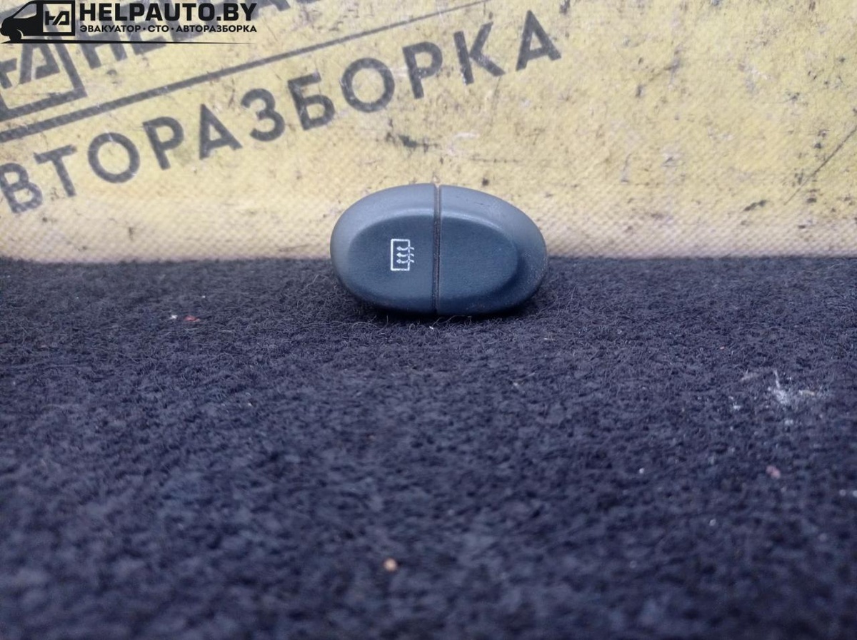 Кнопка  к Renault Megane 1999