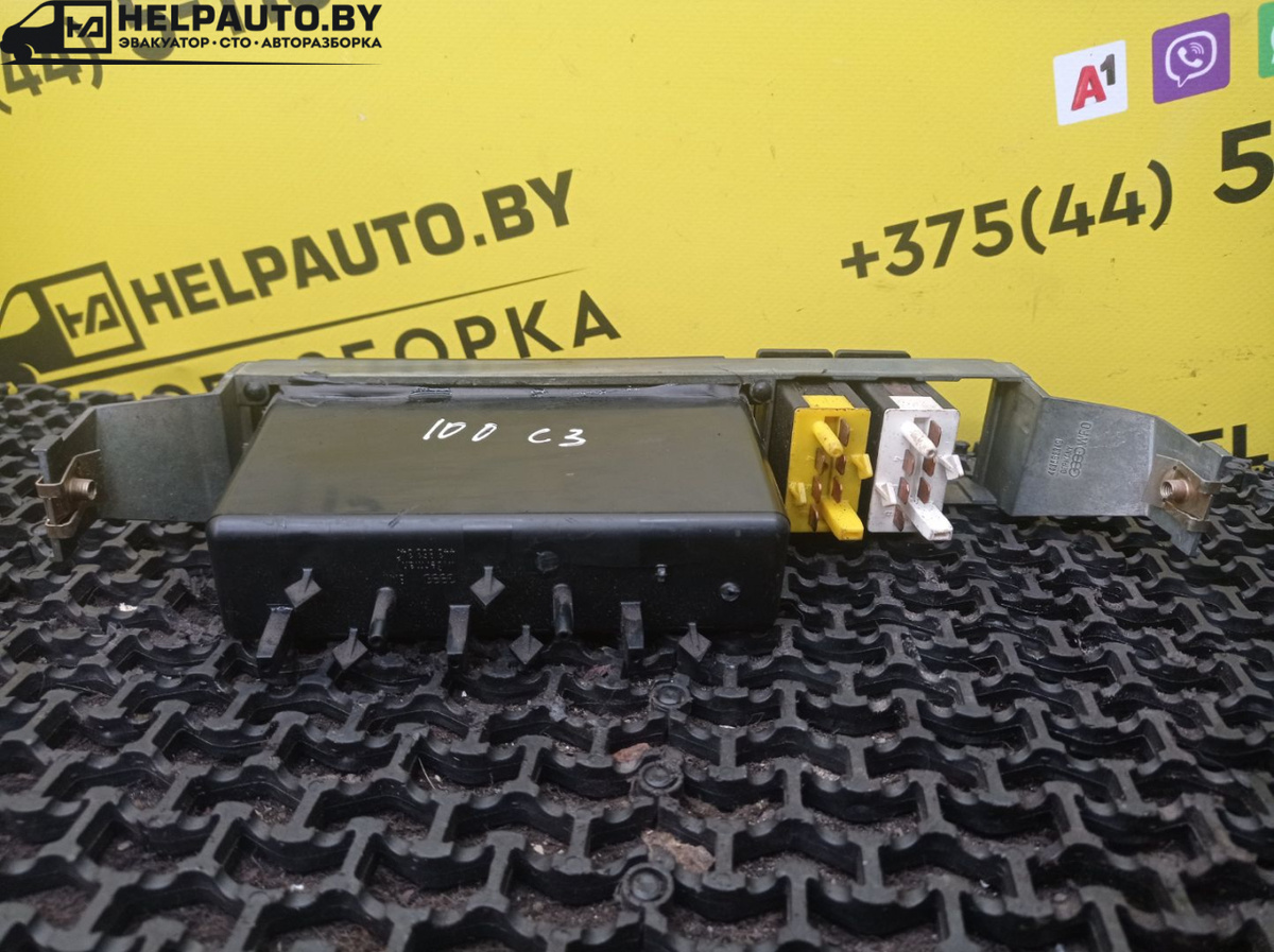 Блок кнопок к Audi 100 1990