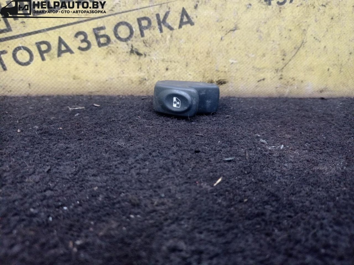 Кнопка  к Renault Megane 1999
