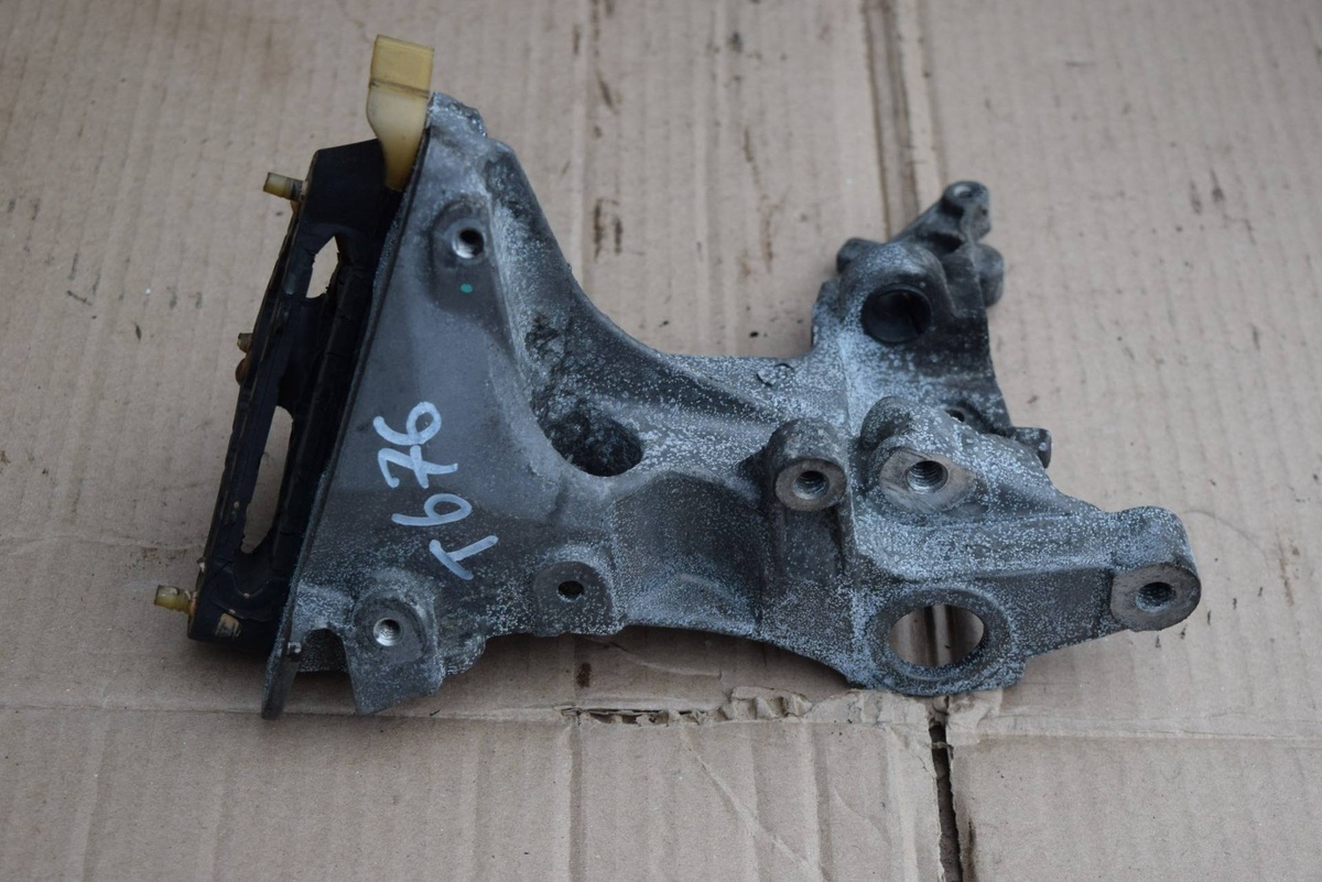 Кронштейн генератора к Peugeot 307 2006