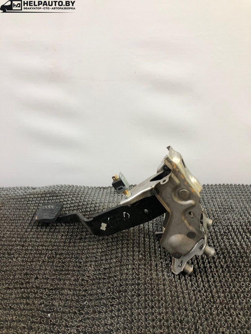 Педаль к Mazda 626 1999