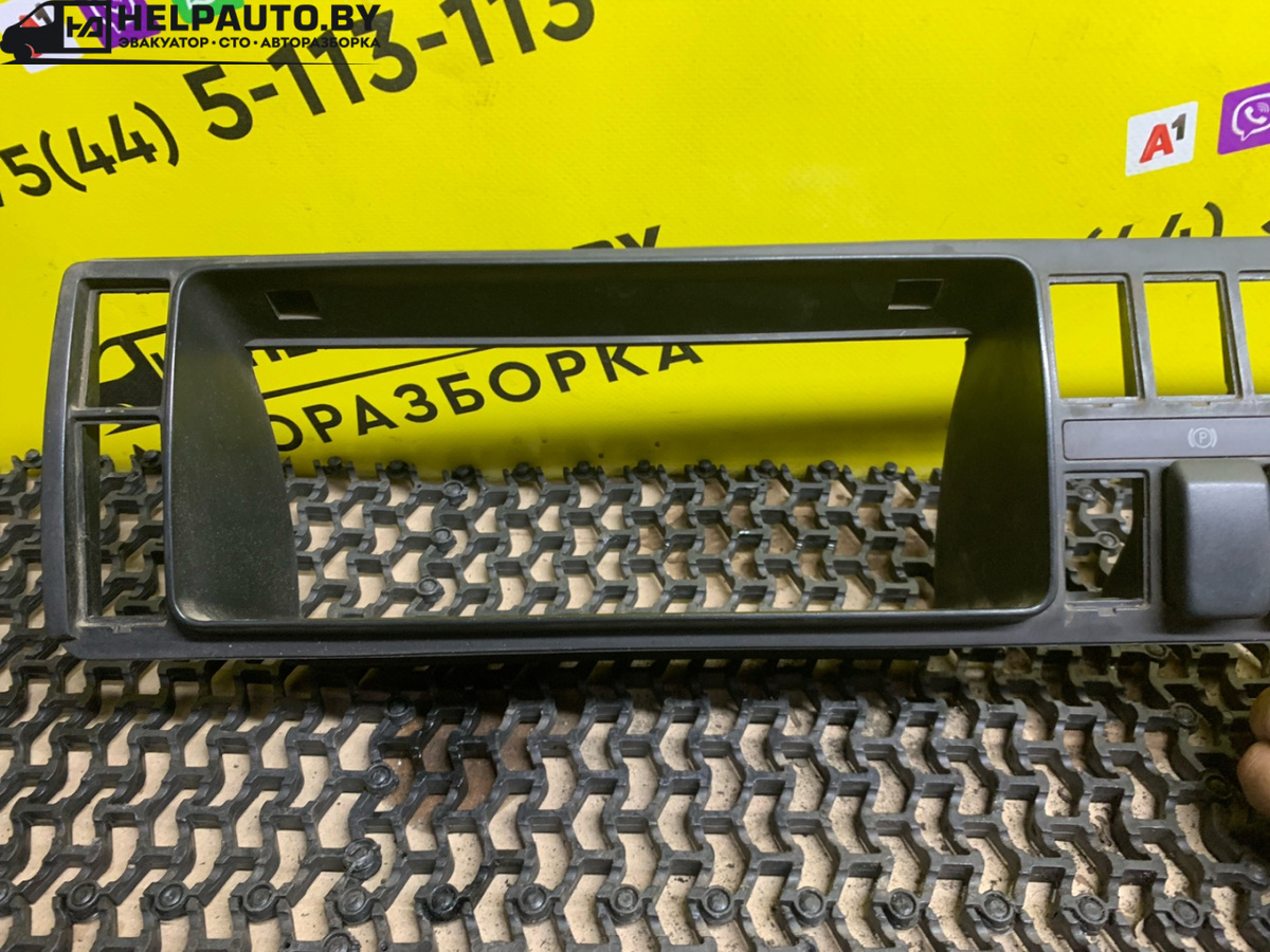 Рамка панели приборов к Volkswagen Golf 1990
