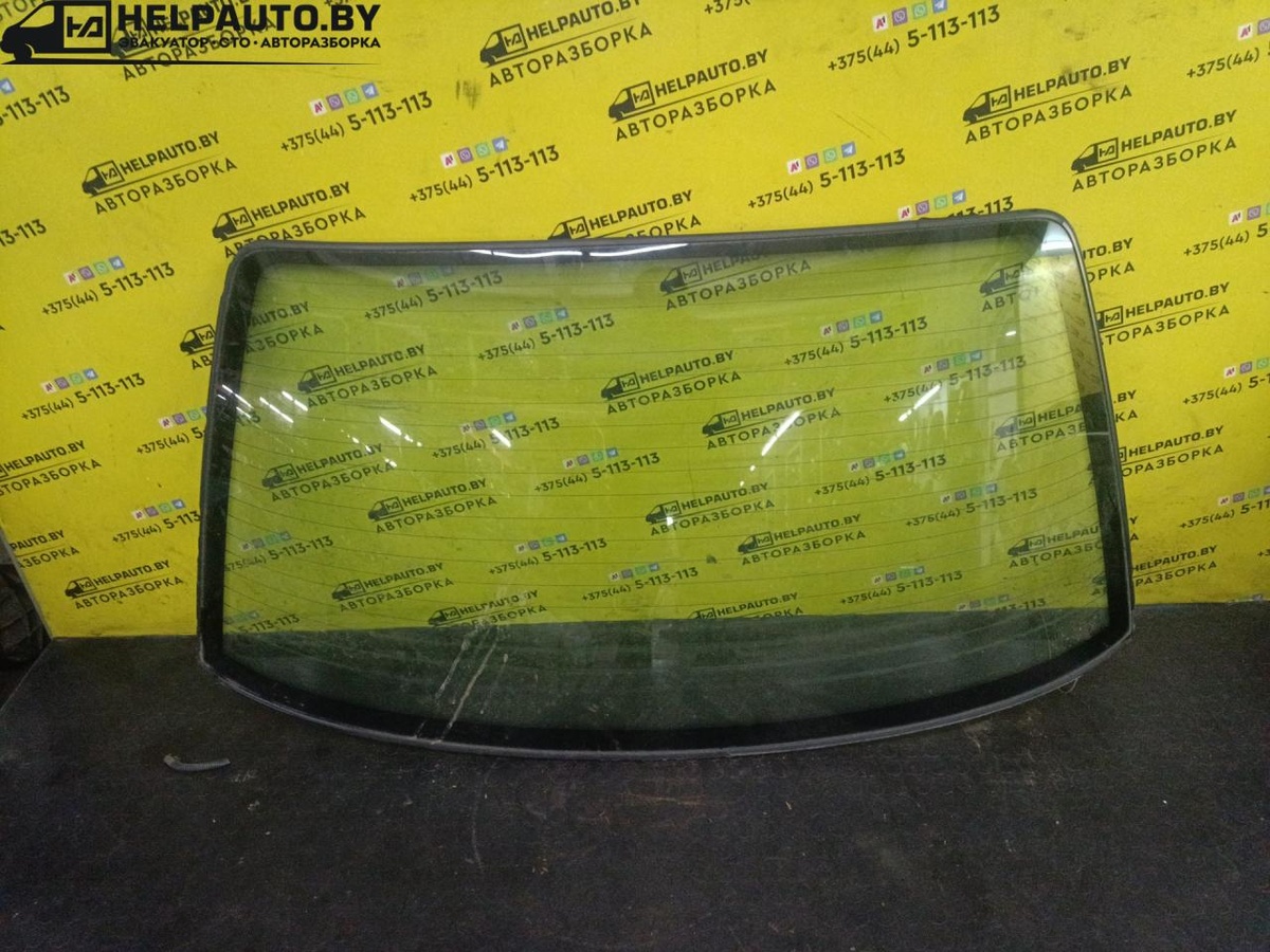 Стекло заднее к Audi 80 1990