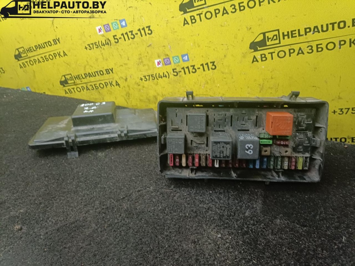 Короб предохранителей к Audi 100 1986