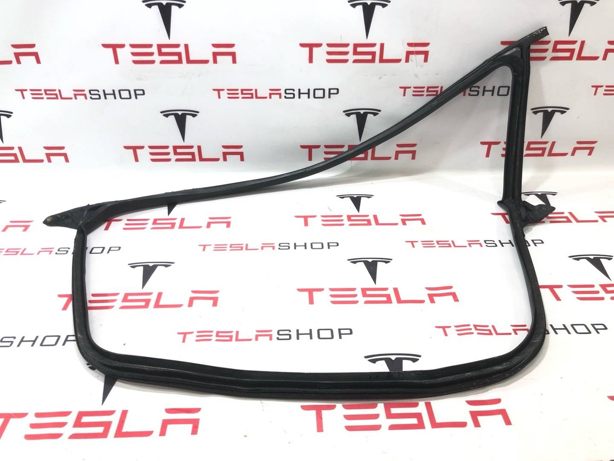Уплотнитель к Tesla Model 3 2022