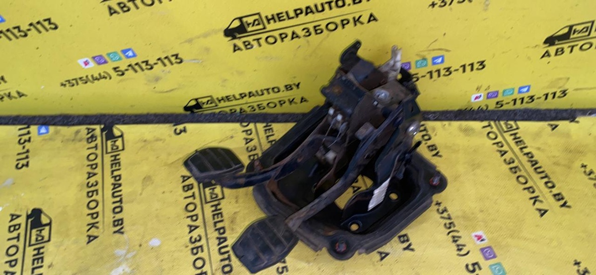 Педаль к Renault Scenic 1998