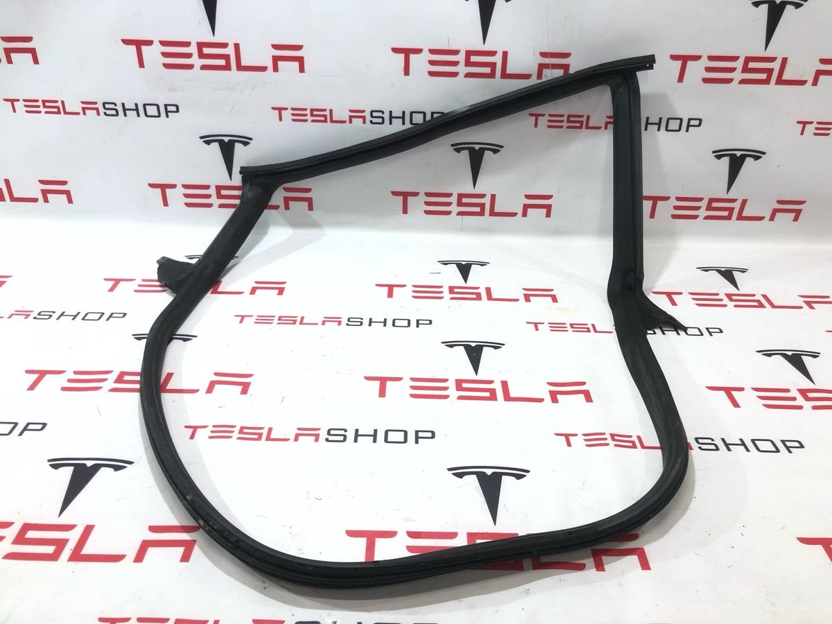 Уплотнитель к Tesla Model 3 2022