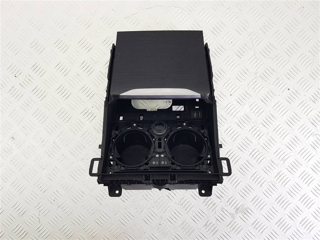 Подстаканник к BMW X7 2022