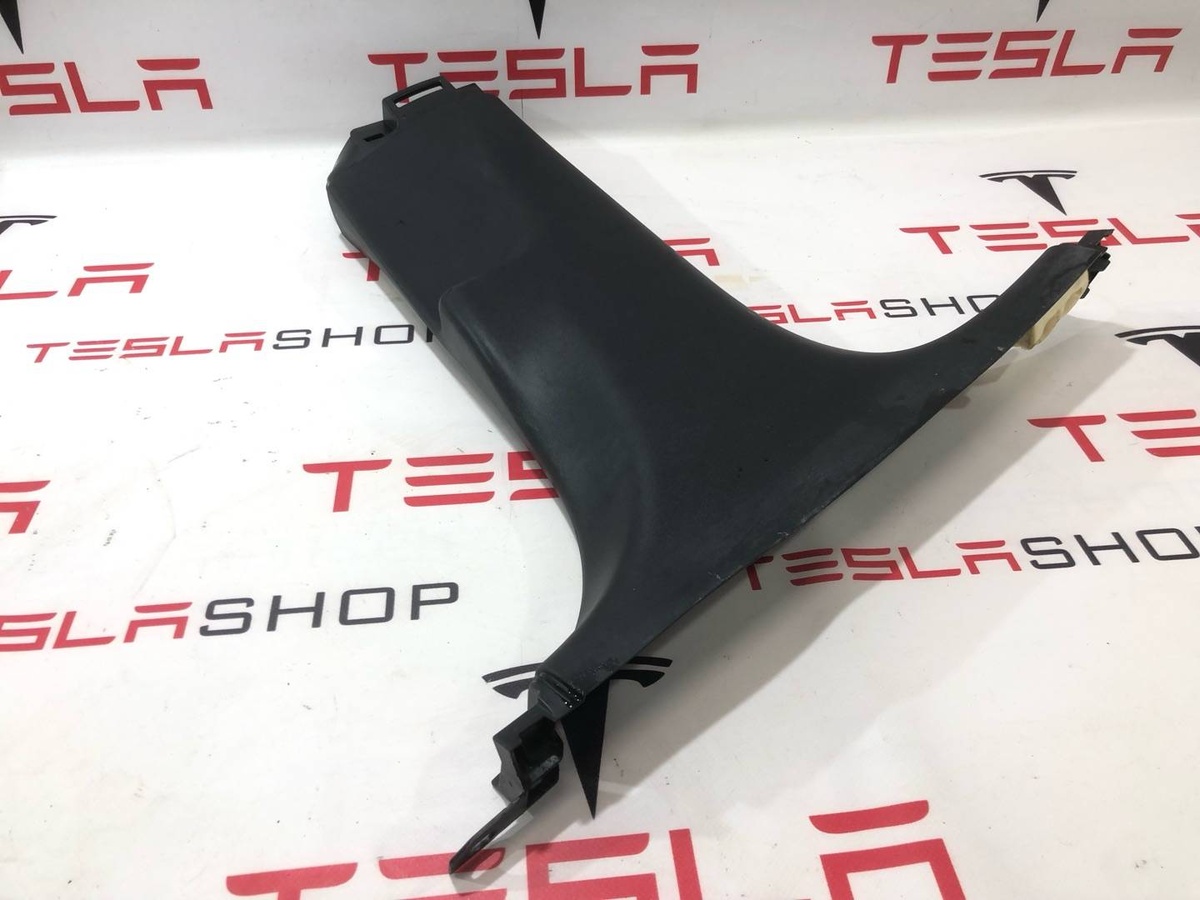 Обшивка стойки к Tesla Model 3 2022