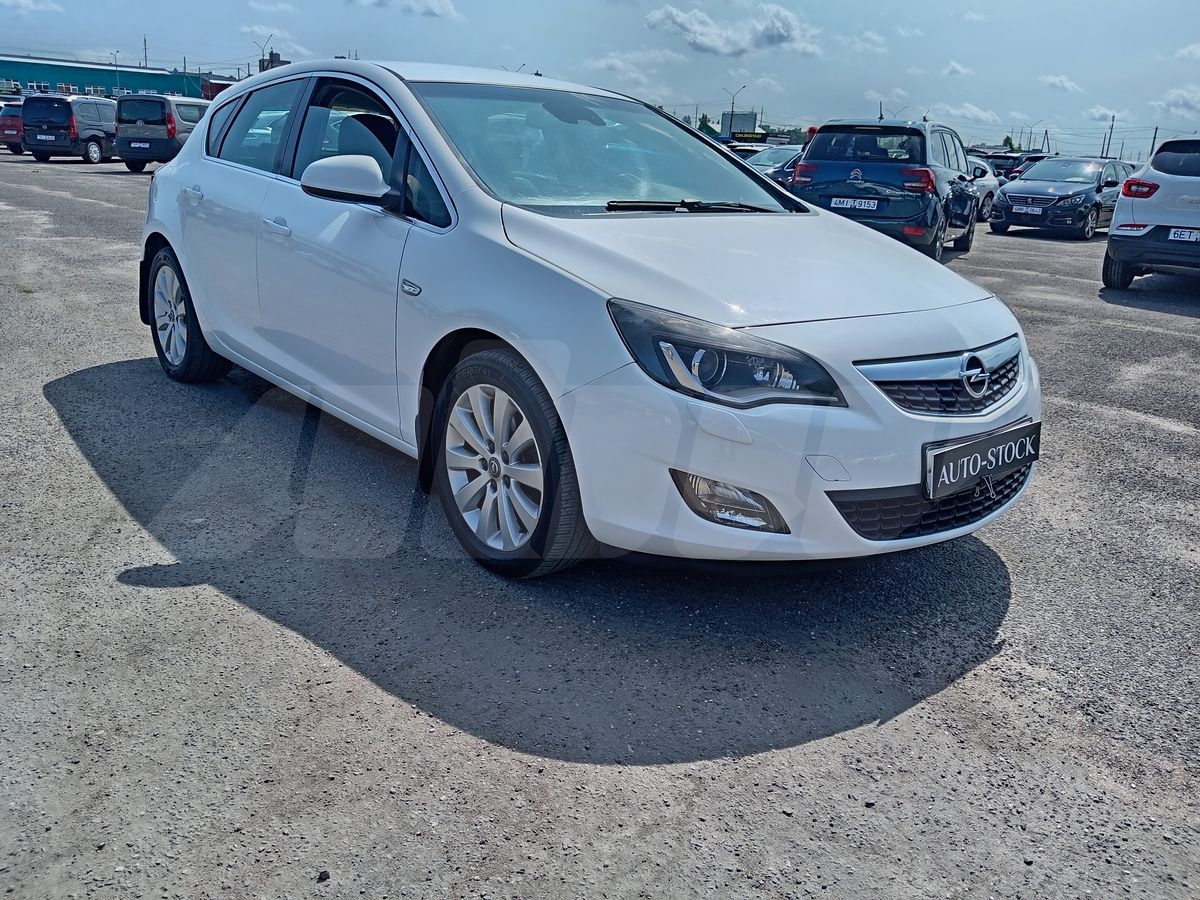 Opel Astra J, 2011